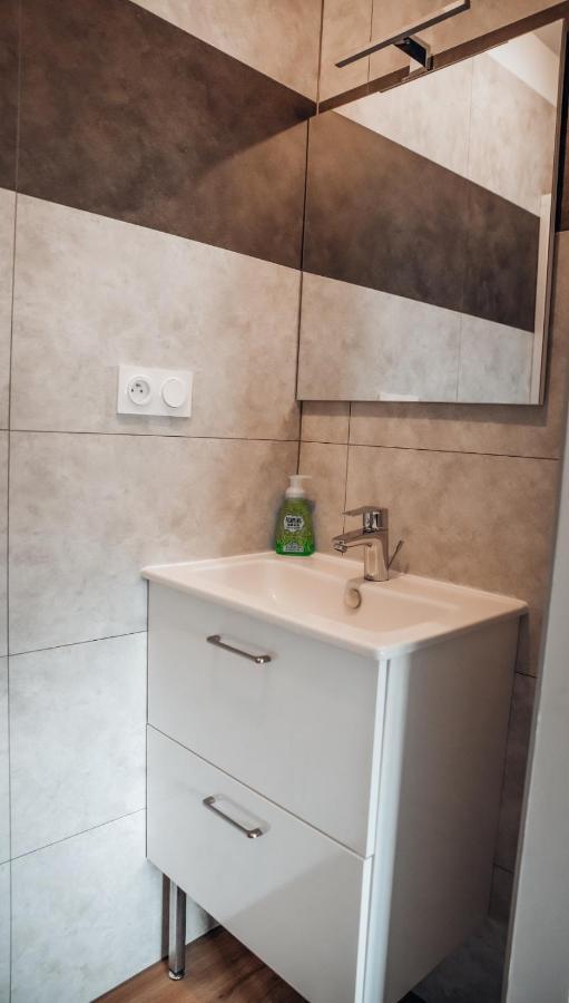 Appartement Neuf, Moderne Et Confortable! Ernee Bagian luar foto