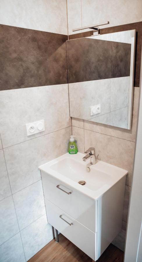 Appartement Neuf, Moderne Et Confortable! Ernee Bagian luar foto